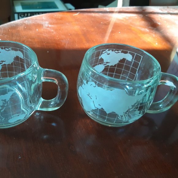 Set of 2 Nestle Nescafe World mugs - Picture 1 of 1